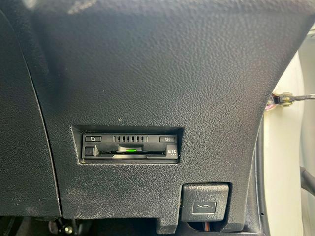 カローラフィールダー １．５Ｘ　４ＷＤ　ＥＴＣ　キーレスエントリー　電動格納ミラー　ＣＶＴ　衝突安全ボディ　ＡＢＳ　ＥＳＣ　ＣＤ　エアコン　パワーステアリング　パワーウィンドウ（4枚目）