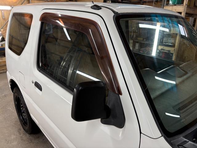 ジムニー XG 4WD/本州産/3型/5MT/ナビ/TV/下防錆済/ABS/ETC/キーレス/スタットレスタイヤ装着/純正ゴムマット/ドアバイザー/背面タイヤカバー/ライトコーティング/エアコン//検2年/(13枚目)