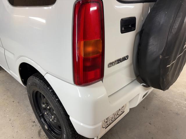 ジムニー XG 4WD/本州産/3型/5MT/ナビ/TV/下防錆済/ABS/ETC/キーレス/スタットレスタイヤ装着/純正ゴムマット/ドアバイザー/背面タイヤカバー/ライトコーティング/エアコン//検2年/(17枚目)