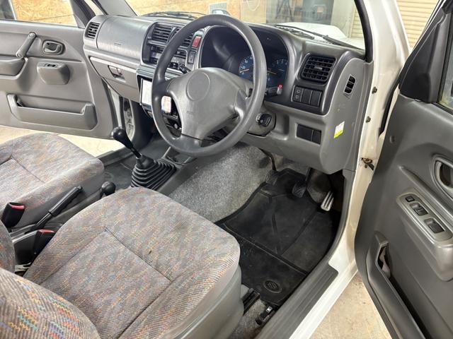 ジムニー XG 4WD/本州産/3型/5MT/ナビ/TV/下防錆済/ABS/ETC/キーレス/スタットレスタイヤ装着/純正ゴムマット/ドアバイザー/背面タイヤカバー/ライトコーティング/エアコン//検2年/(31枚目)