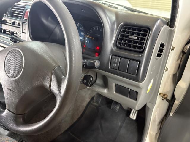 ジムニー XG 4WD/本州産/3型/5MT/ナビ/TV/下防錆済/ABS/ETC/キーレス/スタットレスタイヤ装着/純正ゴムマット/ドアバイザー/背面タイヤカバー/ライトコーティング/エアコン//検2年/(32枚目)