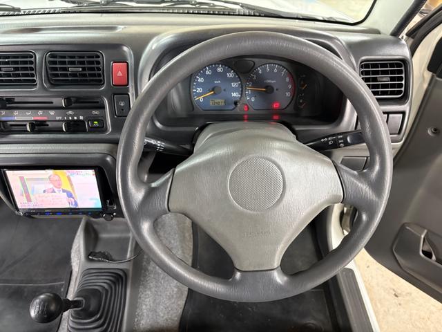 ジムニー XG 4WD/本州産/3型/5MT/ナビ/TV/下防錆済/ABS/ETC/キーレス/スタットレスタイヤ装着/純正ゴムマット/ドアバイザー/背面タイヤカバー/ライトコーティング/エアコン//検2年/(33枚目)