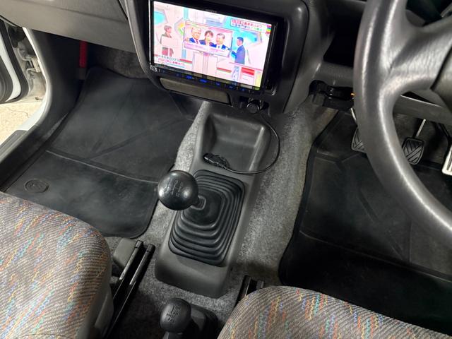 ジムニー XG 4WD/本州産/3型/5MT/ナビ/TV/下防錆済/ABS/ETC/キーレス/スタットレスタイヤ装着/純正ゴムマット/ドアバイザー/背面タイヤカバー/ライトコーティング/エアコン//検2年/(38枚目)
