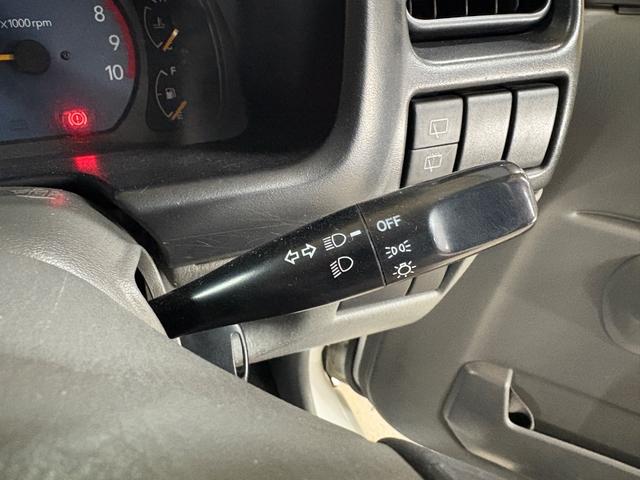 ジムニー XG 4WD/本州産/3型/5MT/ナビ/TV/下防錆済/ABS/ETC/キーレス/スタットレスタイヤ装着/純正ゴムマット/ドアバイザー/背面タイヤカバー/ライトコーティング/エアコン//検2年/(40枚目)