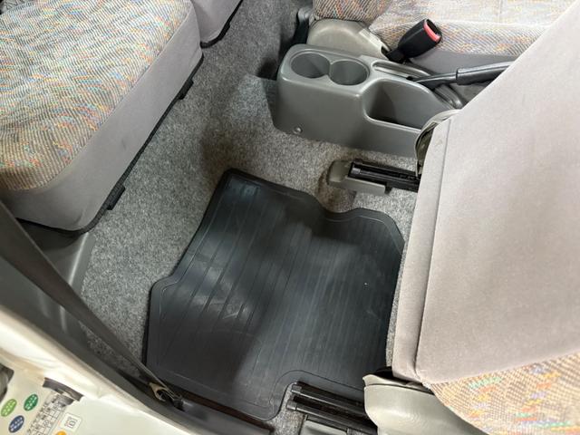 ジムニー XG 4WD/本州産/3型/5MT/ナビ/TV/下防錆済/ABS/ETC/キーレス/スタットレスタイヤ装着/純正ゴムマット/ドアバイザー/背面タイヤカバー/ライトコーティング/エアコン//検2年/(46枚目)