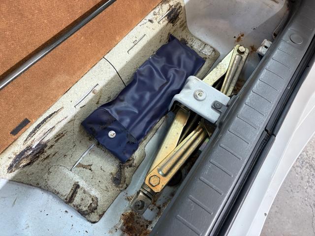 ジムニー XG 4WD/本州産/3型/5MT/ナビ/TV/下防錆済/ABS/ETC/キーレス/スタットレスタイヤ装着/純正ゴムマット/ドアバイザー/背面タイヤカバー/ライトコーティング/エアコン//検2年/(51枚目)