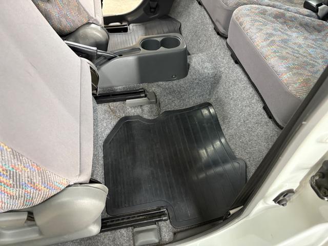 ジムニー XG 4WD/本州産/3型/5MT/ナビ/TV/下防錆済/ABS/ETC/キーレス/スタットレスタイヤ装着/純正ゴムマット/ドアバイザー/背面タイヤカバー/ライトコーティング/エアコン//検2年/(55枚目)