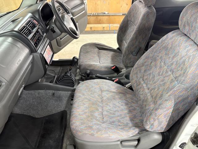 ジムニー XG 4WD/本州産/3型/5MT/ナビ/TV/下防錆済/ABS/ETC/キーレス/スタットレスタイヤ装着/純正ゴムマット/ドアバイザー/背面タイヤカバー/ライトコーティング/エアコン//検2年/(56枚目)