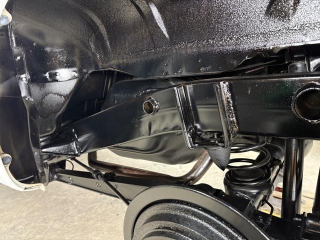 ジムニー XG 4WD/本州産/3型/5MT/ナビ/TV/下防錆済/ABS/ETC/キーレス/スタットレスタイヤ装着/純正ゴムマット/ドアバイザー/背面タイヤカバー/ライトコーティング/エアコン//検2年/(62枚目)