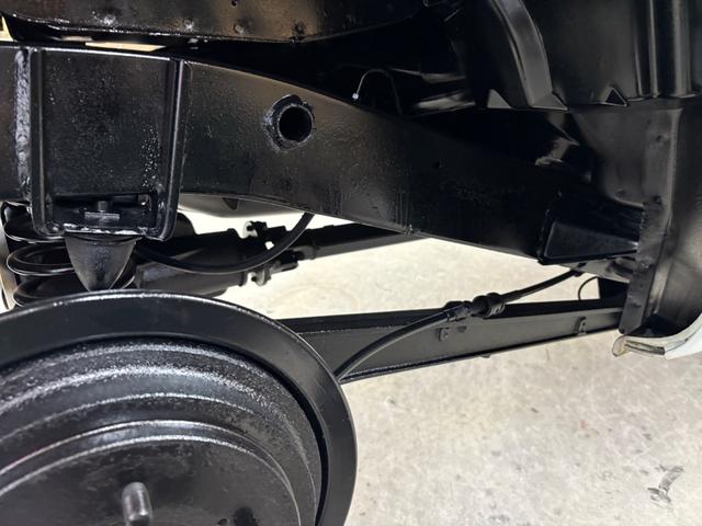 ジムニー XG 4WD/本州産/3型/5MT/ナビ/TV/下防錆済/ABS/ETC/キーレス/スタットレスタイヤ装着/純正ゴムマット/ドアバイザー/背面タイヤカバー/ライトコーティング/エアコン//検2年/(64枚目)