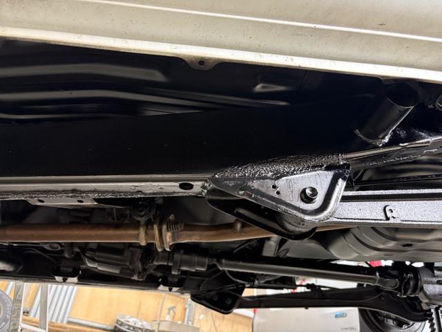 ジムニー XG 4WD/本州産/3型/5MT/ナビ/TV/下防錆済/ABS/ETC/キーレス/スタットレスタイヤ装着/純正ゴムマット/ドアバイザー/背面タイヤカバー/ライトコーティング/エアコン//検2年/(68枚目)