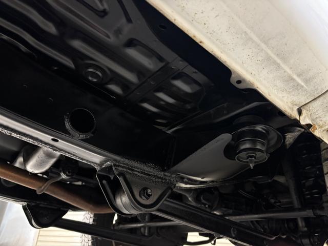 ジムニー XG 4WD/本州産/3型/5MT/ナビ/TV/下防錆済/ABS/ETC/キーレス/スタットレスタイヤ装着/純正ゴムマット/ドアバイザー/背面タイヤカバー/ライトコーティング/エアコン//検2年/(71枚目)