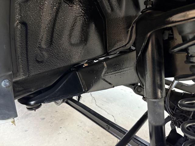 ジムニー XG 4WD/本州産/3型/5MT/ナビ/TV/下防錆済/ABS/ETC/キーレス/スタットレスタイヤ装着/純正ゴムマット/ドアバイザー/背面タイヤカバー/ライトコーティング/エアコン//検2年/(75枚目)