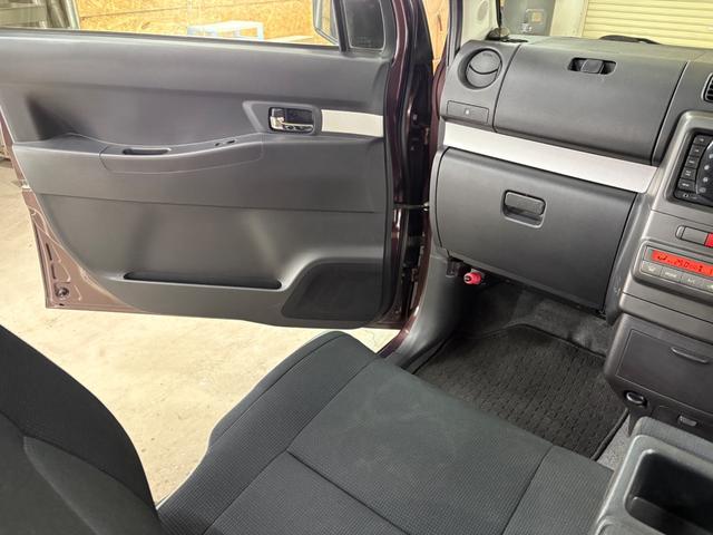 ピクシススペース カスタム X 4WD 夏冬タイヤホイル付 純正エンジンスターター 下防錆塗装済 エコアイドル キーフリー オートエアコン ライトコーティング 電動格納ウィンカーミラー 純正フロアマット・ドアバイザー HIDライト(31枚目)