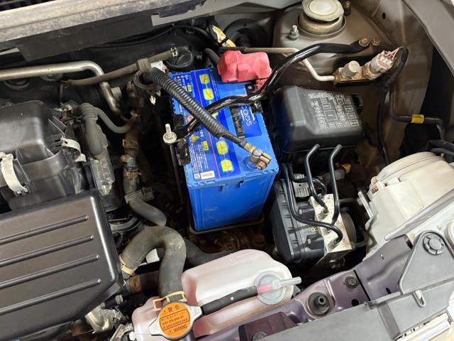 ピクシススペース カスタム X 4WD 夏冬タイヤホイル付 純正エンジンスターター 下防錆塗装済 エコアイドル キーフリー オートエアコン ライトコーティング 電動格納ウィンカーミラー 純正フロアマット・ドアバイザー HIDライト(79枚目)