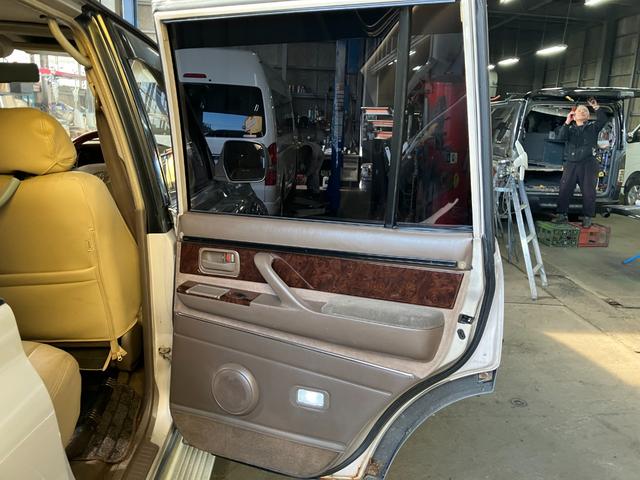 ランドクルーザー80 VXリミテッド 4WD オートクルーズコントロール サンルーフ TV ヘッドライトウォッシャー アルミホイール シートヒーター(31枚目)