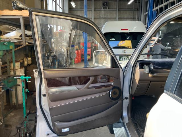 ランドクルーザー80 VXリミテッド 4WD オートクルーズコントロール サンルーフ TV ヘッドライトウォッシャー アルミホイール シートヒーター(47枚目)