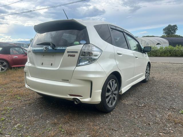 フィットハイブリッド ＲＳ　ハイブリッド　ＥＴＣ　ナビ　オートクルーズコントロール　ＨＩＤ　キーレスエントリー　電動格納ミラー　ＭＴ　盗難防止システム　衝突安全ボディ　アルミホイール　ＣＤ　ＡＢＳ　ＥＳＣ　エアコン（16枚目）