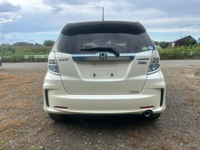 フィットハイブリッド ＲＳ　ハイブリッド　ＥＴＣ　ナビ　オートクルーズコントロール　ＨＩＤ　キーレスエントリー　電動格納ミラー　ＭＴ　盗難防止システム　衝突安全ボディ　アルミホイール　ＣＤ　ＡＢＳ　ＥＳＣ　エアコン（17枚目）