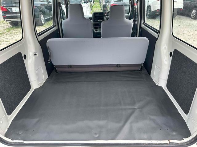 ハイゼットカーゴ スペシャル　４ＷＤ　ＡＴ　両側スライドドア　アルミホイール　エアコン　運転席エアバッグ　助手席エアバッグ（4枚目）