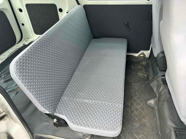 ハイゼットカーゴ スペシャル　４ＷＤ　ＡＴ　両側スライドドア　アルミホイール　エアコン　運転席エアバッグ　助手席エアバッグ（5枚目）