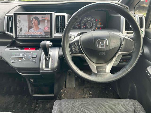 ステップワゴンスパーダ Ｚ　４ＷＤ　ＥＴＣ　バックカメラ　ＴＶ　オートクルーズコントロール　両側電動スライドドア　オートライト　ＨＩＤ　スマートキー　アイドリングストップ　電動格納ミラー　３列シート　ＣＶＴ　盗難防止システム（3枚目）