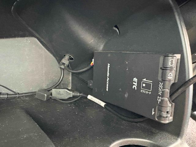 フリードスパイク Ｇ　ジャストセレクション　４ＷＤ　ブルートゥース対応　ＥＴＣ　ＴＶ　両側スライド・片側電動　ＨＩＤ　スマートキー　電動格納ミラー　ウォークスルー　ＡＴ　アルミホイール　ＡＢＳ　エアコン　パワーステアリング（7枚目）