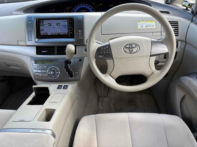 エスティマハイブリッド Ｘ　４ＷＤ　ＥＴＣ　バックカメラ　ナビ　ＴＶ　クリアランスソナー　オートクルーズコントロール　両側電動スライドドア　ＨＩＤ　スマートキー　電動格納ミラー　３列シート　ＣＶＴ　１００Ｖ電源　盗難防止システム（3枚目）