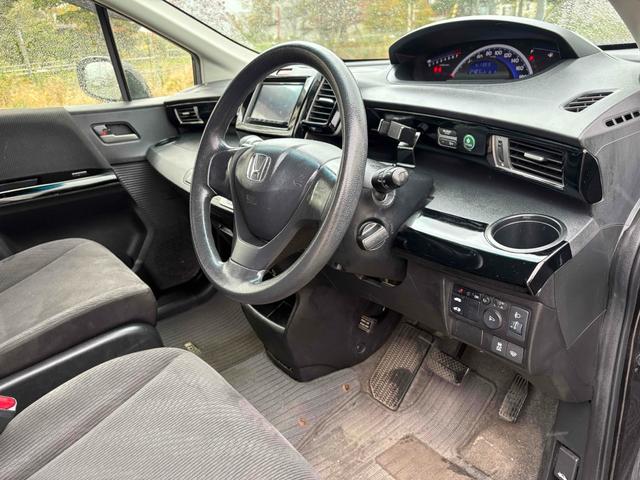 フリード G ジャストセレクション 4WD バックカメラ TV 両側スライド・片側電動 スマートキー 電動格納ミラー 3列シート AT アルミホイール 盗難防止システム 衝突安全ボディ ABS ESC エアコン パワーステアリング(7枚目)