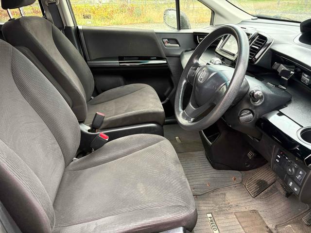 フリード G ジャストセレクション 4WD バックカメラ TV 両側スライド・片側電動 スマートキー 電動格納ミラー 3列シート AT アルミホイール 盗難防止システム 衝突安全ボディ ABS ESC エアコン パワーステアリング(8枚目)