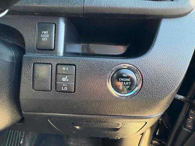 ヴォクシー ＺＳ　４ＷＤ　ＥＴＣ　バックカメラ　ＴＶ　両側電動スライドドア　ＨＩＤ　スマートキー　電動格納ミラー　シートヒーター　３列シート　ウォークスルー　ＣＶＴ　アルミホイール　盗難防止システム　衝突安全ボディ（7枚目）