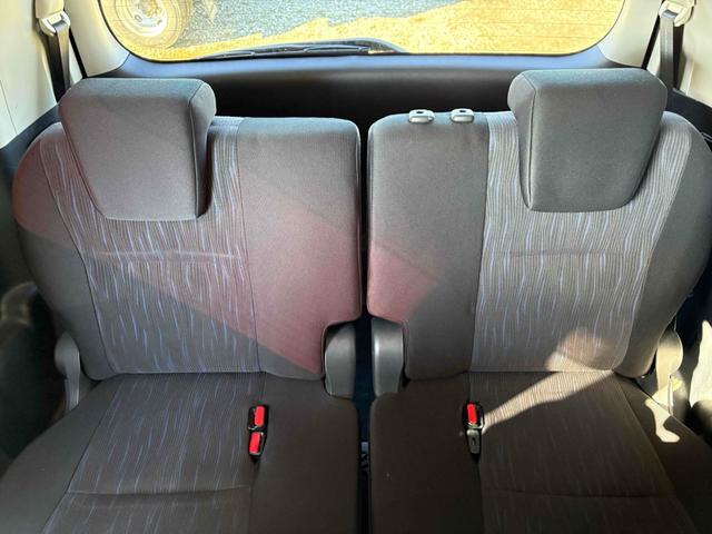 ヴォクシー ＺＳ　４ＷＤ　ＥＴＣ　バックカメラ　ＴＶ　両側電動スライドドア　ＨＩＤ　スマートキー　電動格納ミラー　シートヒーター　３列シート　ウォークスルー　ＣＶＴ　アルミホイール　盗難防止システム　衝突安全ボディ（12枚目）