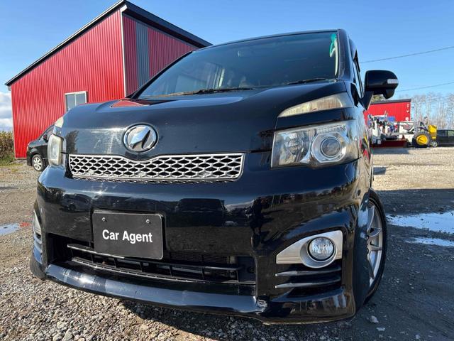 ヴォクシー ＺＳ　４ＷＤ　ＥＴＣ　バックカメラ　ＴＶ　両側電動スライドドア　ＨＩＤ　スマートキー　電動格納ミラー　シートヒーター　３列シート　ウォークスルー　ＣＶＴ　アルミホイール　盗難防止システム　衝突安全ボディ（13枚目）