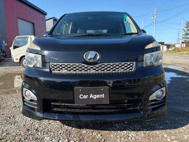 ヴォクシー ＺＳ　４ＷＤ　ＥＴＣ　バックカメラ　ＴＶ　両側電動スライドドア　ＨＩＤ　スマートキー　電動格納ミラー　シートヒーター　３列シート　ウォークスルー　ＣＶＴ　アルミホイール　盗難防止システム　衝突安全ボディ（15枚目）