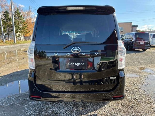 ヴォクシー ＺＳ　４ＷＤ　ＥＴＣ　バックカメラ　ＴＶ　両側電動スライドドア　ＨＩＤ　スマートキー　電動格納ミラー　シートヒーター　３列シート　ウォークスルー　ＣＶＴ　アルミホイール　盗難防止システム　衝突安全ボディ（25枚目）