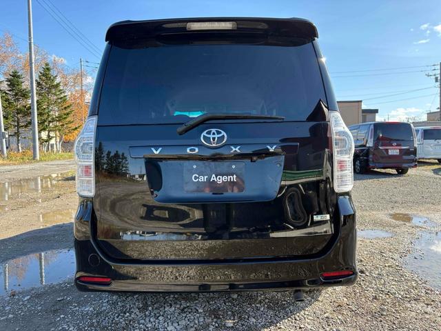 ヴォクシー ＺＳ　４ＷＤ　ＥＴＣ　バックカメラ　ＴＶ　両側電動スライドドア　ＨＩＤ　スマートキー　電動格納ミラー　シートヒーター　３列シート　ウォークスルー　ＣＶＴ　アルミホイール　盗難防止システム　衝突安全ボディ（26枚目）