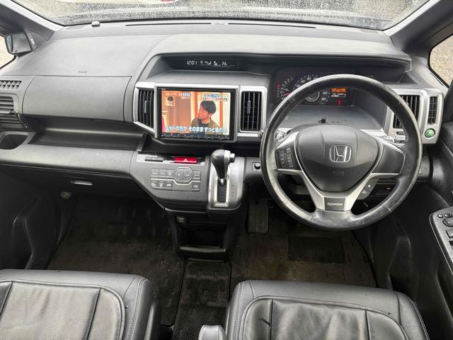 ステップワゴンスパーダ パワーエディション 4WD ETC バックカメラ TV 両側電動スライドドア HID スマートキー アイドリングストップ 3列シート CVT 盗難防止システム 衝突安全ボディ ABS ESC エアコン パワーステアリング(2枚目)