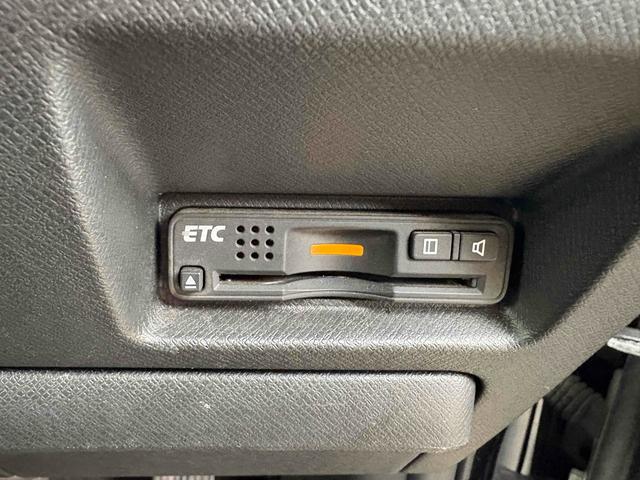 ステップワゴンスパーダ パワーエディション 4WD ETC バックカメラ TV 両側電動スライドドア HID スマートキー アイドリングストップ 3列シート CVT 盗難防止システム 衝突安全ボディ ABS ESC エアコン パワーステアリング(6枚目)