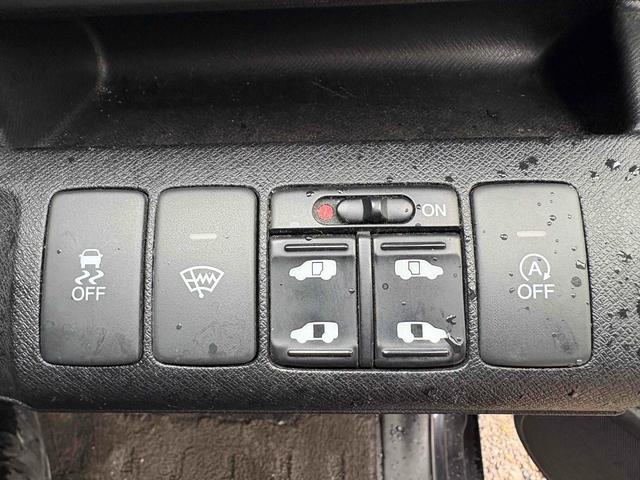 ステップワゴンスパーダ パワーエディション 4WD ETC バックカメラ TV 両側電動スライドドア HID スマートキー アイドリングストップ 3列シート CVT 盗難防止システム 衝突安全ボディ ABS ESC エアコン パワーステアリング(7枚目)