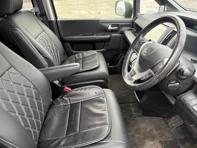 ステップワゴンスパーダ パワーエディション 4WD ETC バックカメラ TV 両側電動スライドドア HID スマートキー アイドリングストップ 3列シート CVT 盗難防止システム 衝突安全ボディ ABS ESC エアコン パワーステアリング(8枚目)