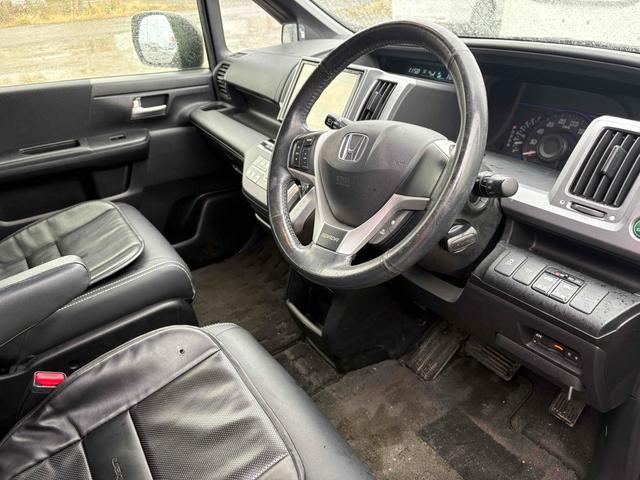 ステップワゴンスパーダ パワーエディション 4WD ETC バックカメラ TV 両側電動スライドドア HID スマートキー アイドリングストップ 3列シート CVT 盗難防止システム 衝突安全ボディ ABS ESC エアコン パワーステアリング(9枚目)