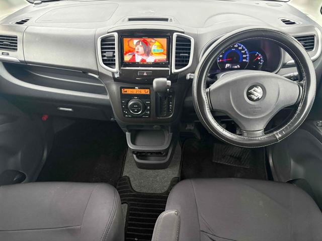 ソリオ Ｓ　４ＷＤ　ＥＴＣ　バックカメラ　ＴＶ　両側電動スライドドア　ＨＩＤ　スマートキー　電動格納ミラー　シートヒーター　フルフラット　ウォークスルー　ＣＶＴ　アルミホイール　盗難防止システム　衝突安全ボディ（2枚目）