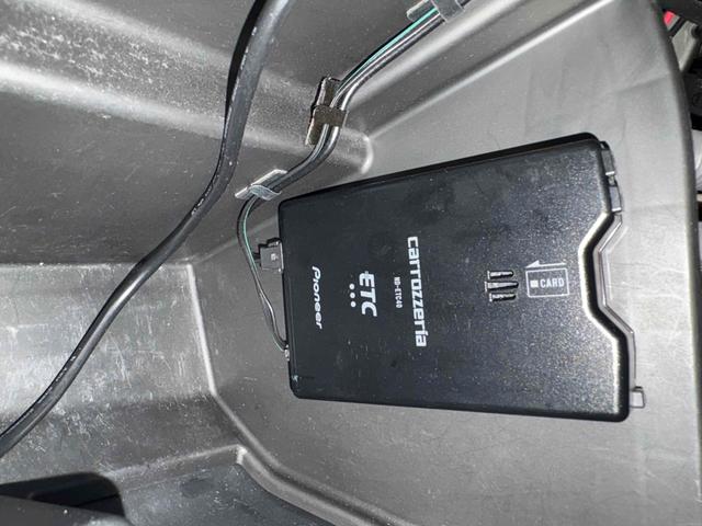 ソリオ Ｓ　４ＷＤ　ＥＴＣ　バックカメラ　ＴＶ　両側電動スライドドア　ＨＩＤ　スマートキー　電動格納ミラー　シートヒーター　フルフラット　ウォークスルー　ＣＶＴ　アルミホイール　盗難防止システム　衝突安全ボディ（8枚目）