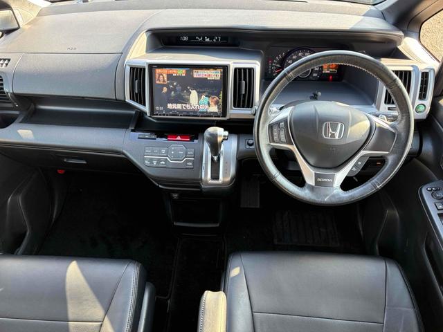 ステップワゴンスパーダ パワーエディション　４ＷＤ　ＥＴＣ　バックカメラ　ＴＶ　両側電動スライドドア　ＨＩＤ　キーレスエントリー　アイドリングストップ　電動格納ミラー　後席モニター　３列シート　ＣＶＴ　アルミホイール　盗難防止システム（2枚目）