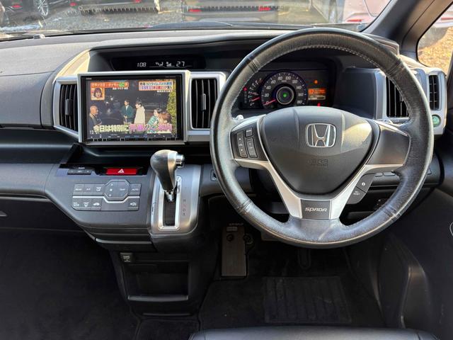 ステップワゴンスパーダ パワーエディション　４ＷＤ　ＥＴＣ　バックカメラ　ＴＶ　両側電動スライドドア　ＨＩＤ　キーレスエントリー　アイドリングストップ　電動格納ミラー　後席モニター　３列シート　ＣＶＴ　アルミホイール　盗難防止システム（3枚目）