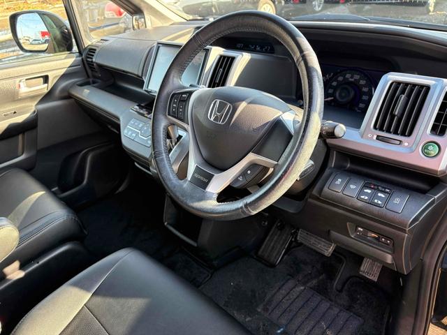 ステップワゴンスパーダ パワーエディション　４ＷＤ　ＥＴＣ　バックカメラ　ＴＶ　両側電動スライドドア　ＨＩＤ　キーレスエントリー　アイドリングストップ　電動格納ミラー　後席モニター　３列シート　ＣＶＴ　アルミホイール　盗難防止システム（9枚目）