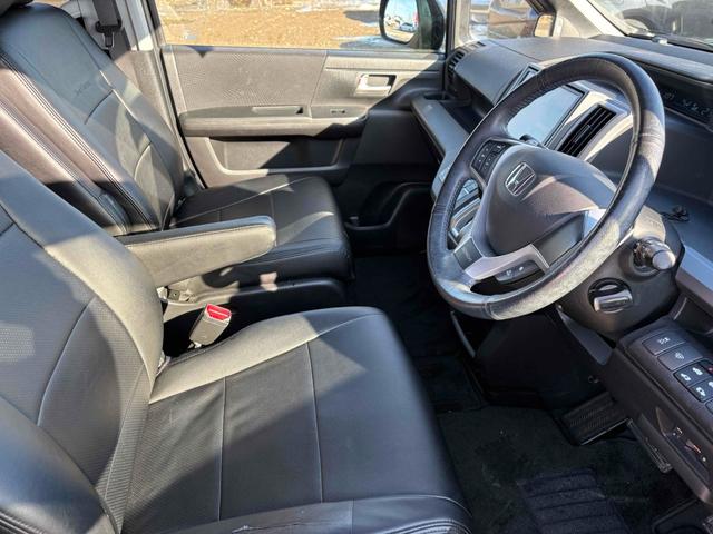 ステップワゴンスパーダ パワーエディション　４ＷＤ　ＥＴＣ　バックカメラ　ＴＶ　両側電動スライドドア　ＨＩＤ　キーレスエントリー　アイドリングストップ　電動格納ミラー　後席モニター　３列シート　ＣＶＴ　アルミホイール　盗難防止システム（10枚目）