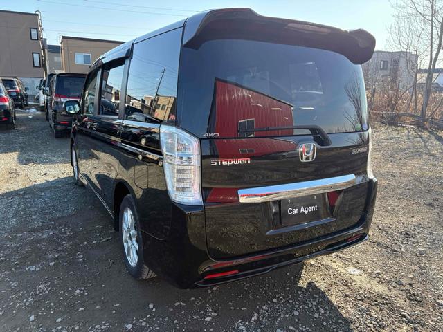 ステップワゴンスパーダ パワーエディション　４ＷＤ　ＥＴＣ　バックカメラ　ＴＶ　両側電動スライドドア　ＨＩＤ　キーレスエントリー　アイドリングストップ　電動格納ミラー　後席モニター　３列シート　ＣＶＴ　アルミホイール　盗難防止システム（20枚目）