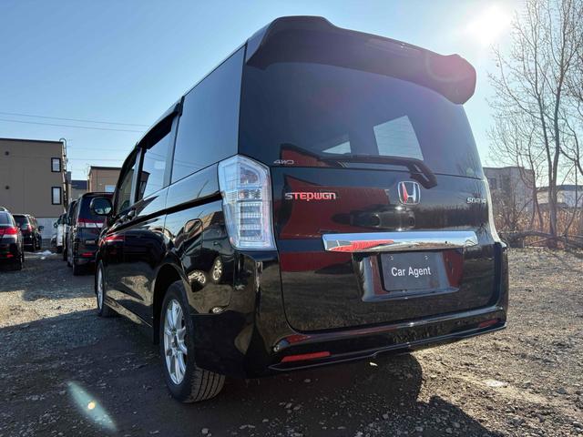 ステップワゴンスパーダ パワーエディション　４ＷＤ　ＥＴＣ　バックカメラ　ＴＶ　両側電動スライドドア　ＨＩＤ　キーレスエントリー　アイドリングストップ　電動格納ミラー　後席モニター　３列シート　ＣＶＴ　アルミホイール　盗難防止システム（25枚目）