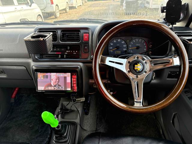 ジムニー ＦＩＳフリースタイルワールドカップリミテッド　全塗装済み　リフトアップ　４ＷＤ　ＥＴＣ　ＴＶ　キーレスエントリー　ＭＴ　ＡＢＳ　アルミホイール　衝突安全ボディ（3枚目）